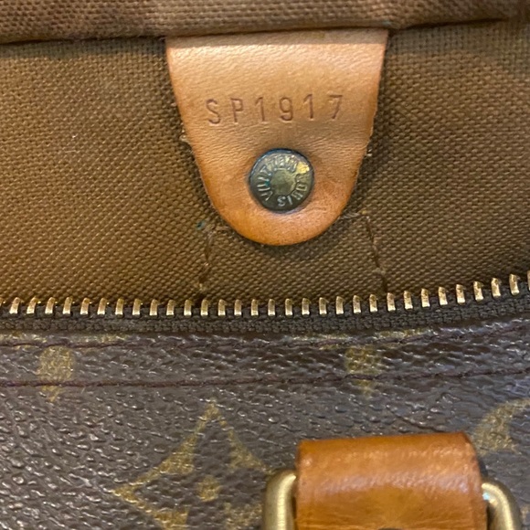 Authentic Louis Vuitton Speedy 30 monogram - Picture 7 of 16